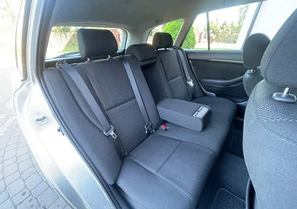 Toyota Avensis cena 14800 przebieg: 164000, rok produkcji 2006 z Radom małe 191
